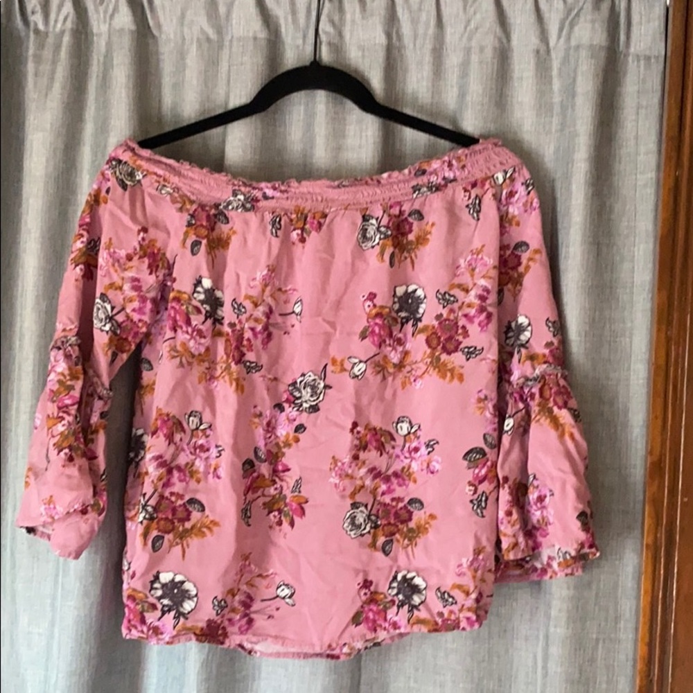 Flowy Off-shoulder flowery pink top